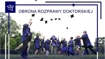 grupa ludzi rzucająca biretami